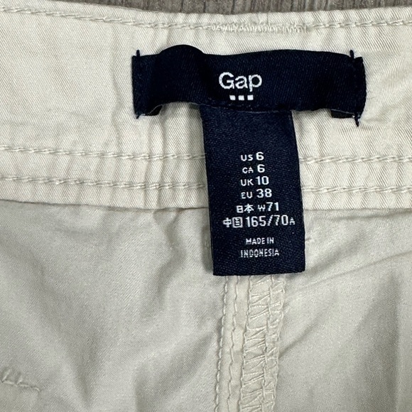 Women’s Gap 6 Small Shorts Chino Khakis Beige Bermuda Rolled Hem Snap Pocket NWT - Picture 8 of 11